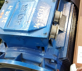 Электродвигатель Hoyer Motors Y2E2-280S-4 В35 s/n SH 85788-253 (75 кВт, 1475 об/мин, 126/72,9 А, 400/690 В) - фотография 1